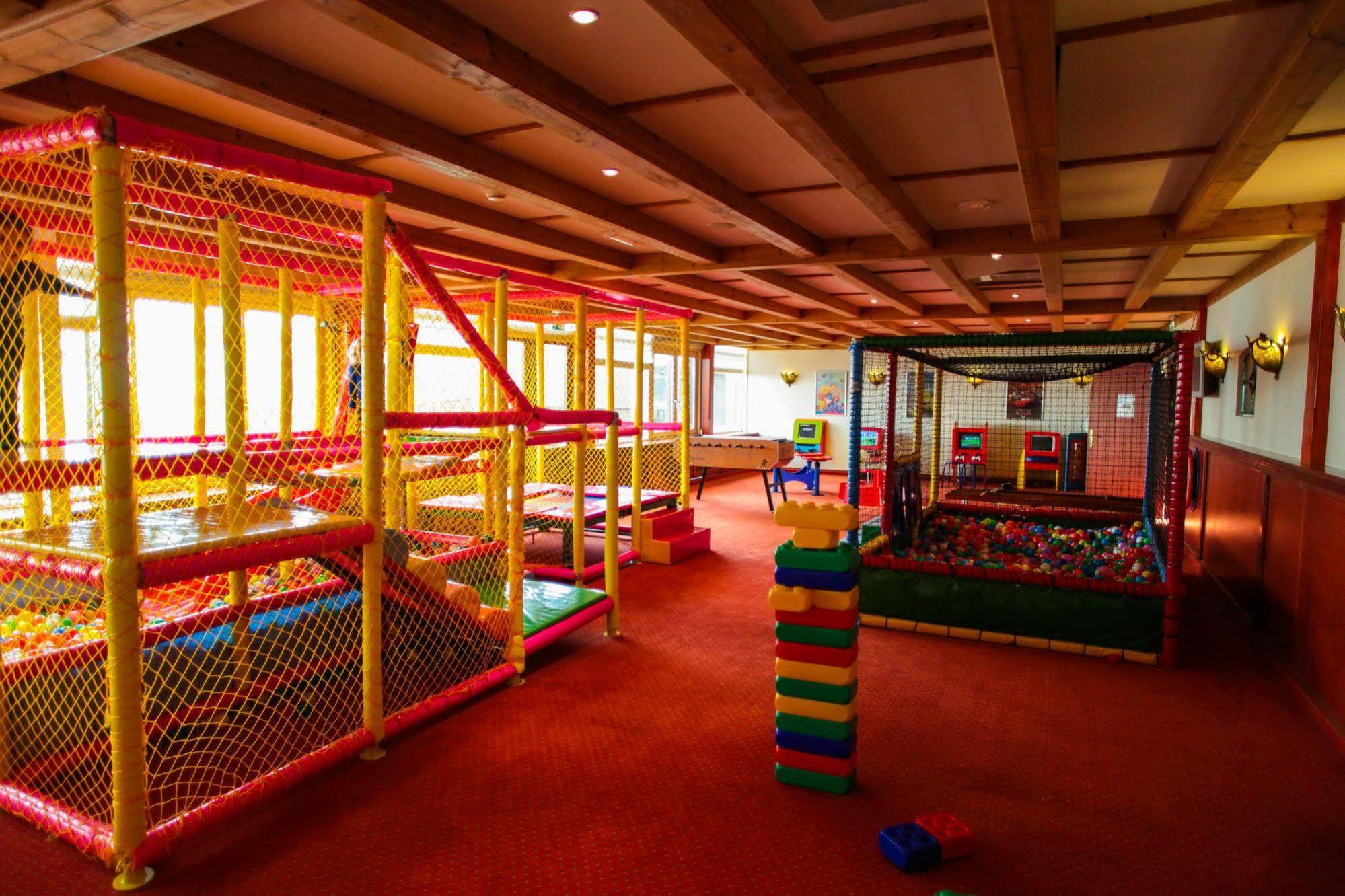 Amicitia Hotel Снек Екстериор снимка